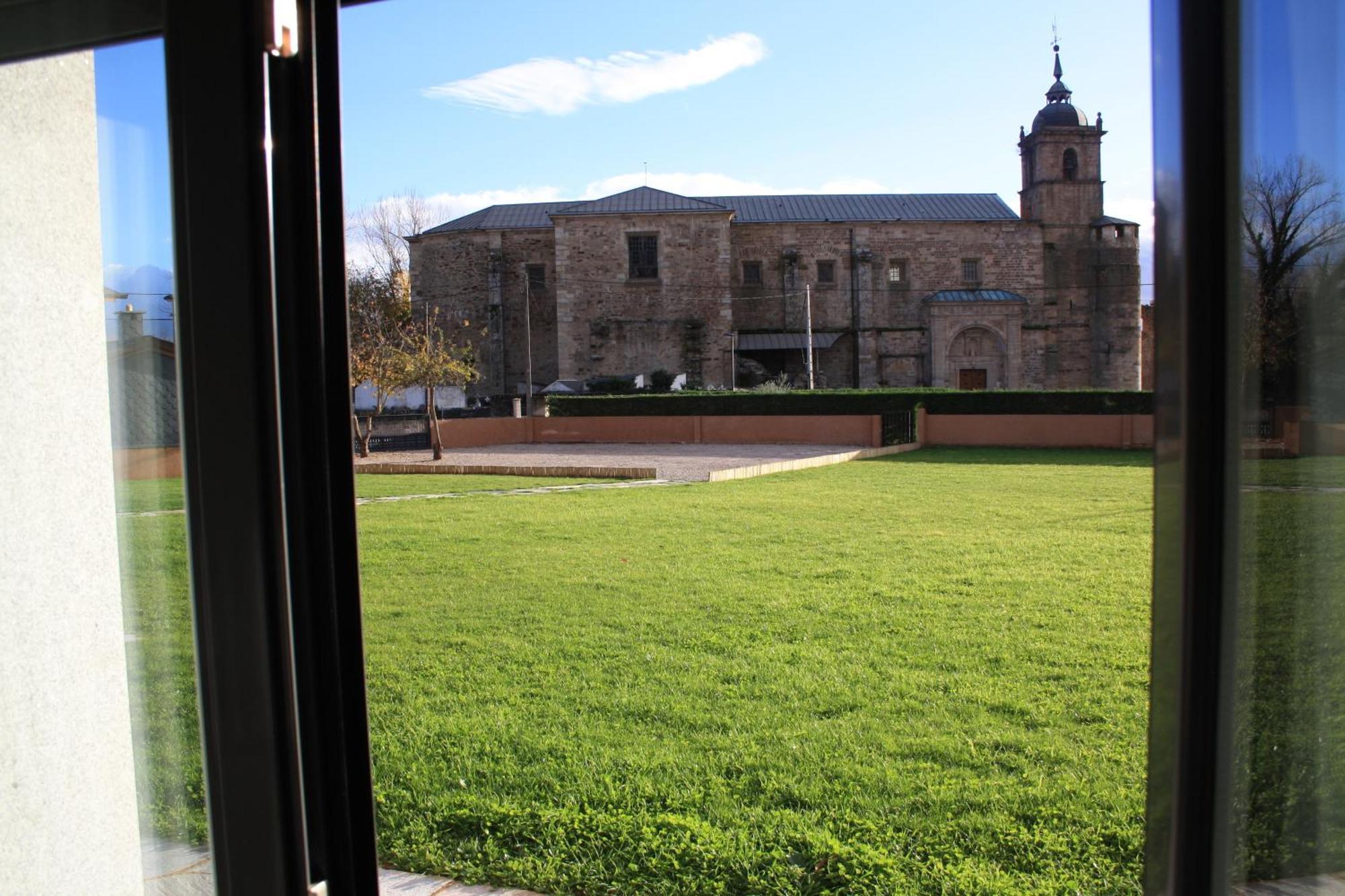 Alojamiento Ubaldo Nieto Carracedo del Monasterio Exterior foto