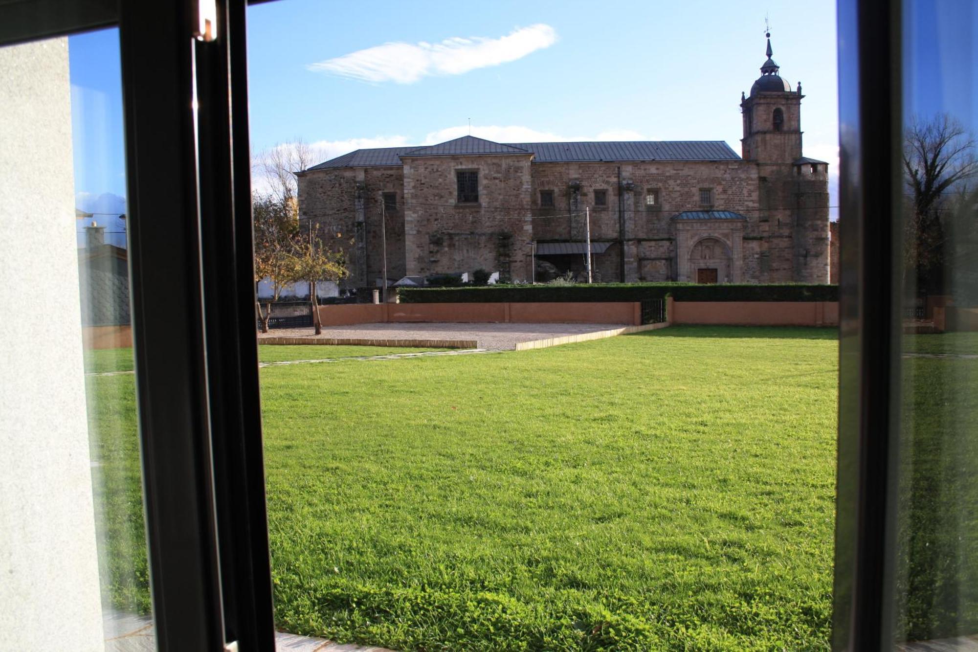 Hotel Alojamiento Ubaldo Nieto Carracedo del Monasterio Exterior foto